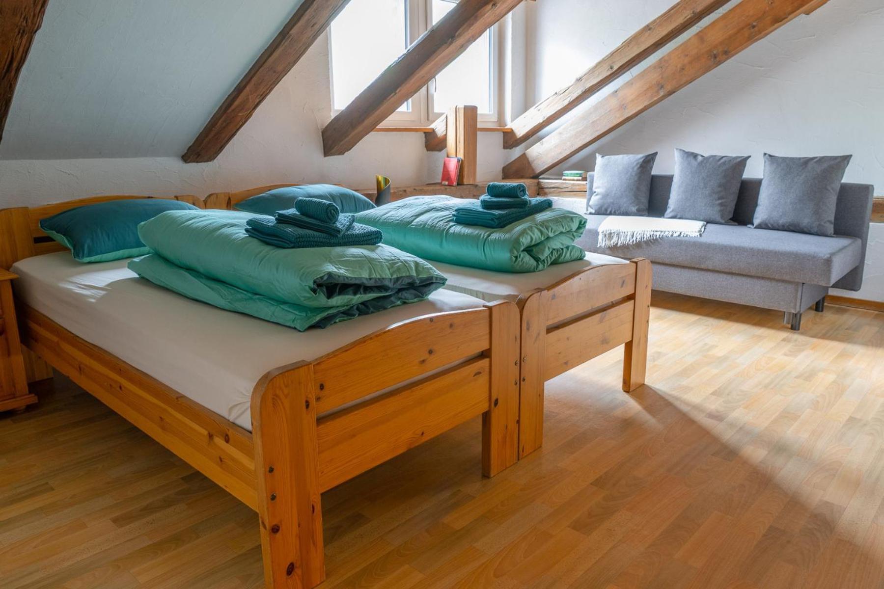 Chrona Bed&Breakfast Jenaz Habitación foto